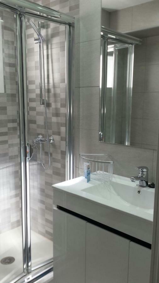 Apartamentos La Vaguada Suites Madrid Exteriör bild