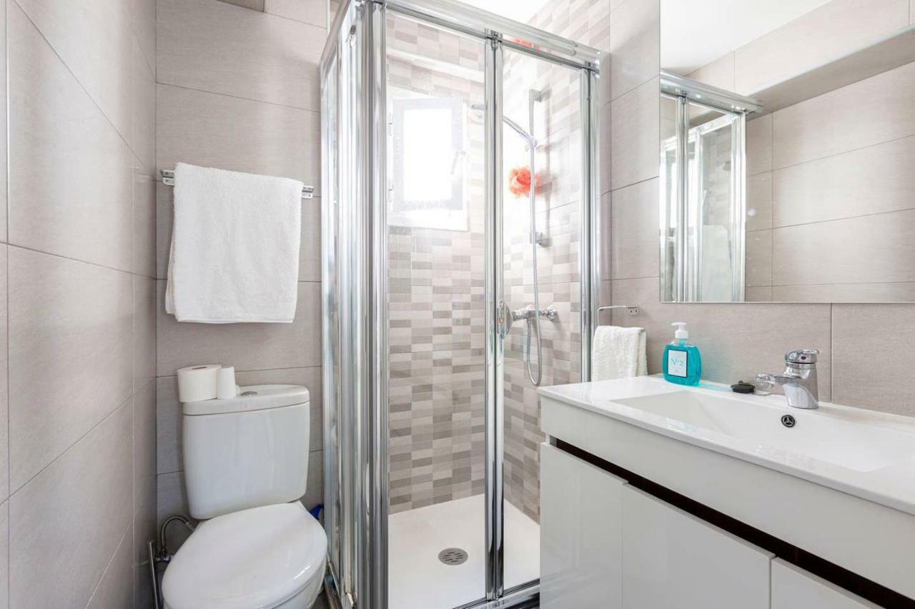 Apartamentos La Vaguada Suites Madrid Exteriör bild